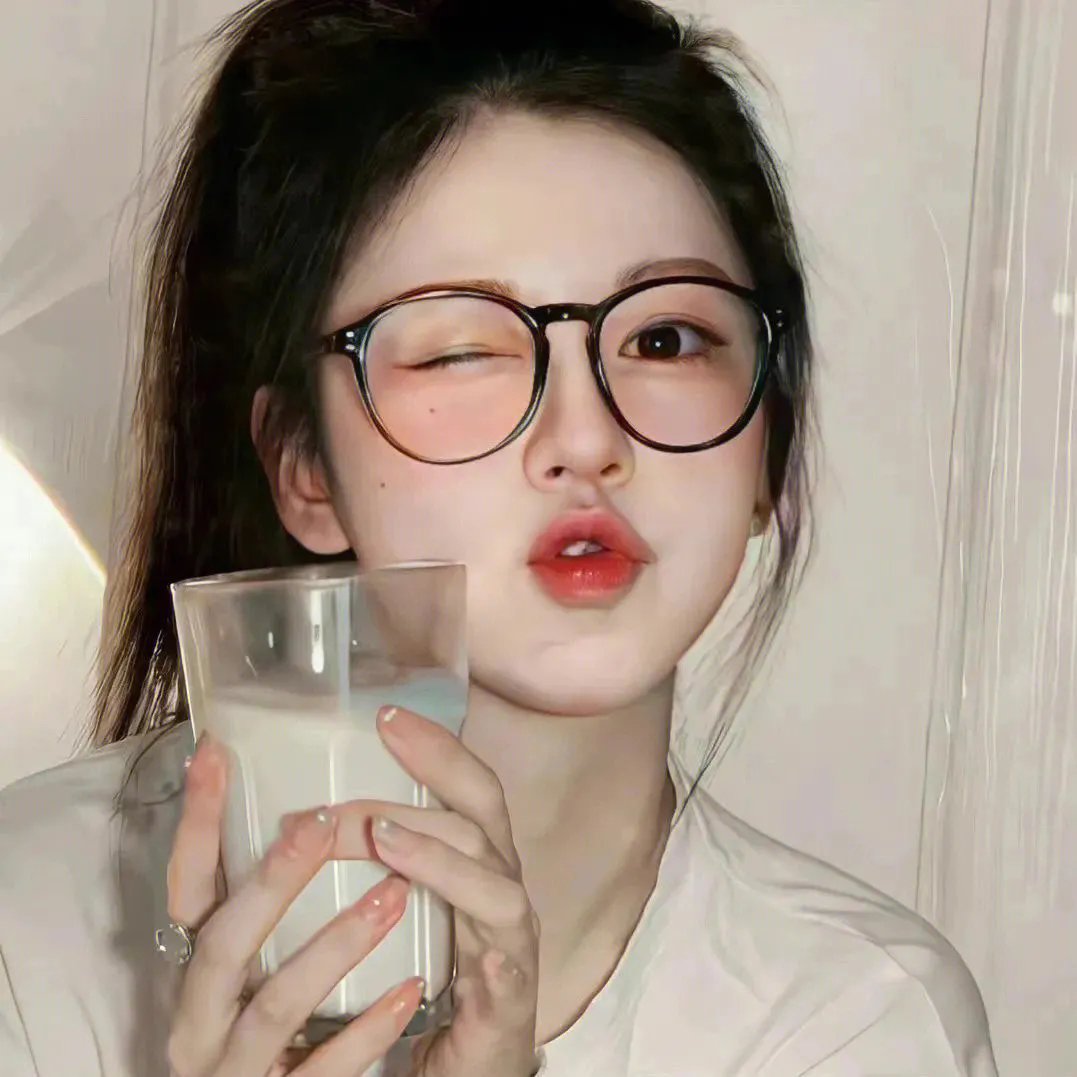 蓝色嘴巴的脸